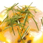 アビス - ランチコース 5100円 のヒラメのカルパッチョ パッションフルーツのソース