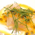 アビス - ランチコース 5100円 のヒラメのカルパッチョ パッションフルーツのソース