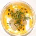 アビス - ランチコース 5100円 のヒラメのカルパッチョ パッションフルーツのソース