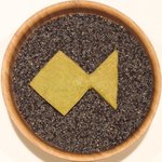 アビス - ランチコース 5100円 のケシの実の上のロゴ形状の海藻のサブレ