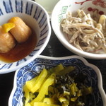 いか本家 - 里芋の煮ころがし、ゴボウとイカのサラダ、香の物