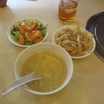 随園別館 - 今日の定食のエビマヨ・ジャガ芋と豚肉炒め・スープ