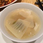 スーツァン・レストラン陳 - 本日のスープはザーサイと筍