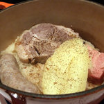 シュークルート、米沢豚のプティサレ、ソーセージ、ベーコン、キャベツの酢漬け