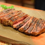 炭火焼ステーキ 岡田 - 焼いても中身はしっとり!!