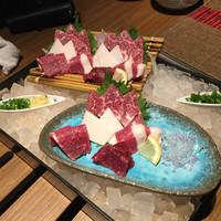 馬桜 銀座通り店 - 少し食べた馬刺し盛り