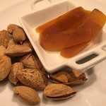 カラスミとアーモンド