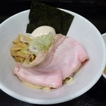 香味亭 - 具と麺が一つに盛り付けられています