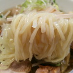 ら～めん　晴々 - 焦がしネギラーメン の麺2015.10