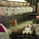 マルカンデパート大食堂 - ソフトクリームマシンがずらり！
