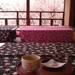 如意輪寺　お茶処 - H27/4お抹茶と和菓子に桜風景