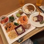 ホテルグリーンプラザ軽井沢 - ステーキは3色のソースで♪
            カレーも野菜がごろごろ。