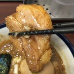 つけめん 玉 - 柔らかく煮付けられた豚バラチャーシュー。