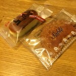 スイス菓子 ローヌ - 本日一番の収穫
            ここのサブレがとても美味しかった。紅茶ととても相性良くて、しかも安い！
            