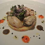 ラ・トルテュ - 牡蠣のコンフィ
      クスクスのサラダとタップナード