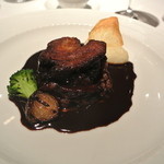ラ・トルテュ - 猪のシヴェ
      フォアグラのポワレと根セロリのピュレ