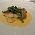 ラ・トルテュ - 黒鯛のポアレ　ブール・ブランソース