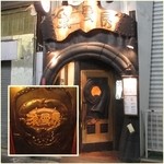 Roumambou - 大正ロマン風の外観と入口近くにある店名レリーフ♪