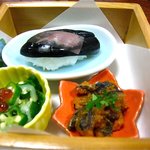 うず潮 - 前菜：三種盛（茄子鮨、トビコ、いかとオクラとのイクラの合え物）