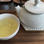 The 33 Tea＆Bar Terrace - カップ３～４杯ぐらいは楽しめる。しかも、保温性が高いようで、長居しても安心かも！？