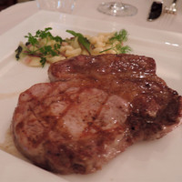 レオーネ・マルチアーノ - 越後もち豚ロース肉の炭火焼き