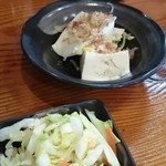 とんかついいとも - 香物と冷奴