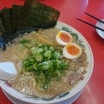 ラーメン魁力屋 - 特製醤油味玉ラーメン+麺大盛+のりトッピング+背油増し  ￥950