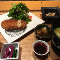 やさい家めい ルミネ横浜店 - メンチカツ定食。
