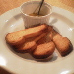 自然派ワイン＆ナチュラルチーズ vinvino - パン