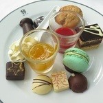 Sofitel Legend Metropole - 料理写真:ハイティー