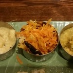 ケララの風II - バナナのカーラン、ニンジンのトーレン、白菜の煮物