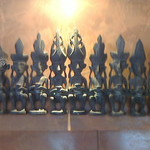 ザ リビング - カウンター席上の彫刻の飾り