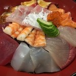 活兵衛 - ランチタイムの海鮮丼♪