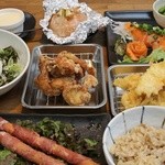 からあげ食堂 黒べえ - 夜は思ったより色々メニューがあるようでお酒がすすみました！！