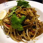 楽屋 - 「タイ醤油の太麺　パッ・タイ」　９７２円