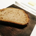 カンテサンス - メゾンカイザーのパン、グランフェルマージュのバター