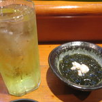 Fukuzushi - ライムチューハイともずく酢。お酢は優しい酸味