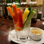 クラフトビア ホッパーズ - 新鮮野菜のスティックサラダ
