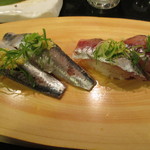 真いわし（左）と鯵