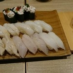 雛鮨 - 最初に食べたいもの頼むと、白いのばっか