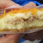 平岡精肉店 - 平岡肉コロッケ（断面）　これは絶品！！