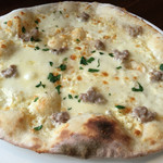 ピッツェリア ドォーロローマ - チーズのピザ