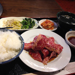 仙峰苑 - 和牛(国産)カルビランチ 肉大盛りで1,533円