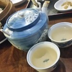 酔東坡 - 飲茶セットにはお茶が付いてきます