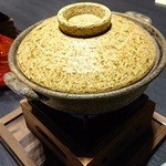 Zuien Tei - 石狩鍋です。
      鮭，帆立，焼き豆腐，シメジ，水菜，白ネギ。