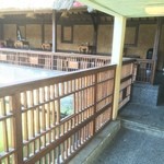 Starbucks - 池のそばのテラス席