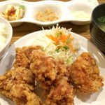 わたしの食卓 - いつもの(笑)
からあげ定食 500円
今日の三種盛りは、冷奴、切り干し大根、そして岩国のうまもんっていうお漬物。
壁に張り紙があって、こだわりの逸品みたいです♪