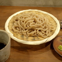 自家製粉石臼挽きうどん 青空blue 本店 - 自家製粉粗挽きざるうどん　８２０円