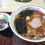 Men'Uchidokoro Iijima - 雲呑麺600円はナスの天ぷら付き