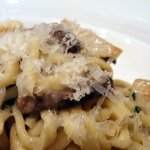 カンブーザ - パルミジャーノが　極薄でおろされています